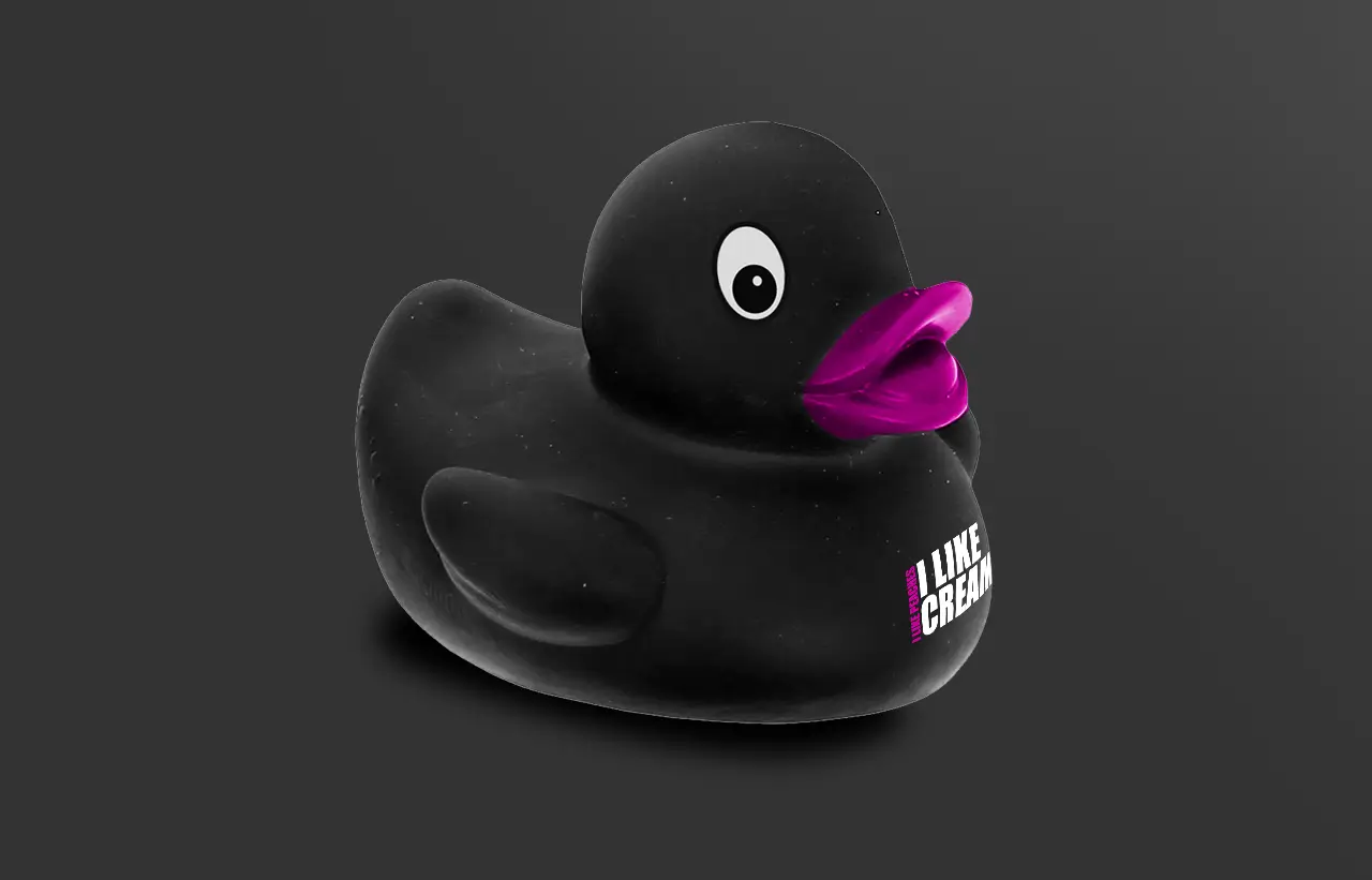 Black & pink gumikacsa